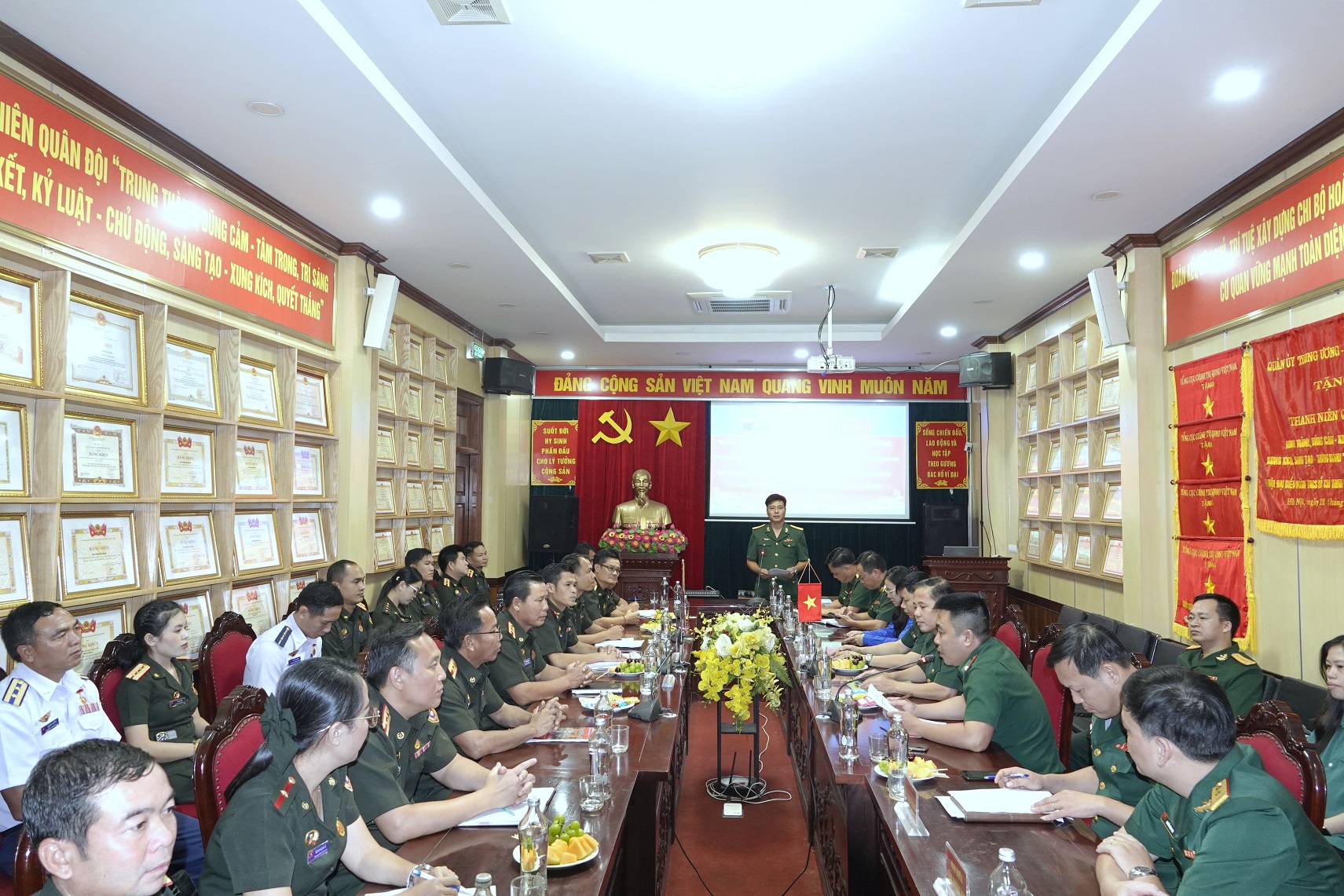 Thanh niên Quân đội Việt - Lào mong muốn góp sức trẻ cùng nhân dân hai nước