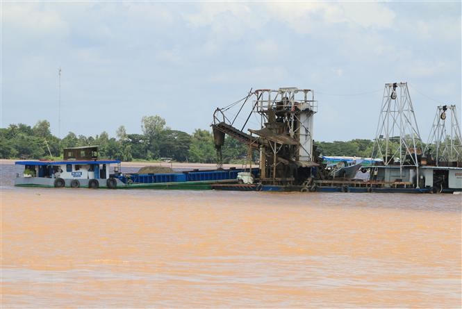 An Giang: Thu hồi giấy phép khai thác cát tại khu mỏ trên sông Tiền