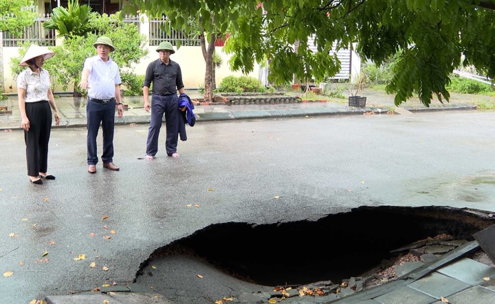 Bất ngờ xuất hiện hố tử thần trên phố, Quảng Ninh khẩn cấp di dời dân