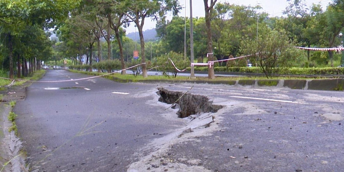 Đường giao thông ở Đắk Nông càng sửa càng nứt toác, sụt lún