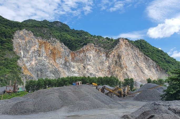 Khai thác đá thiếu an toàn tại Quảng Bình:“Tử thần” chực chờ người lao động