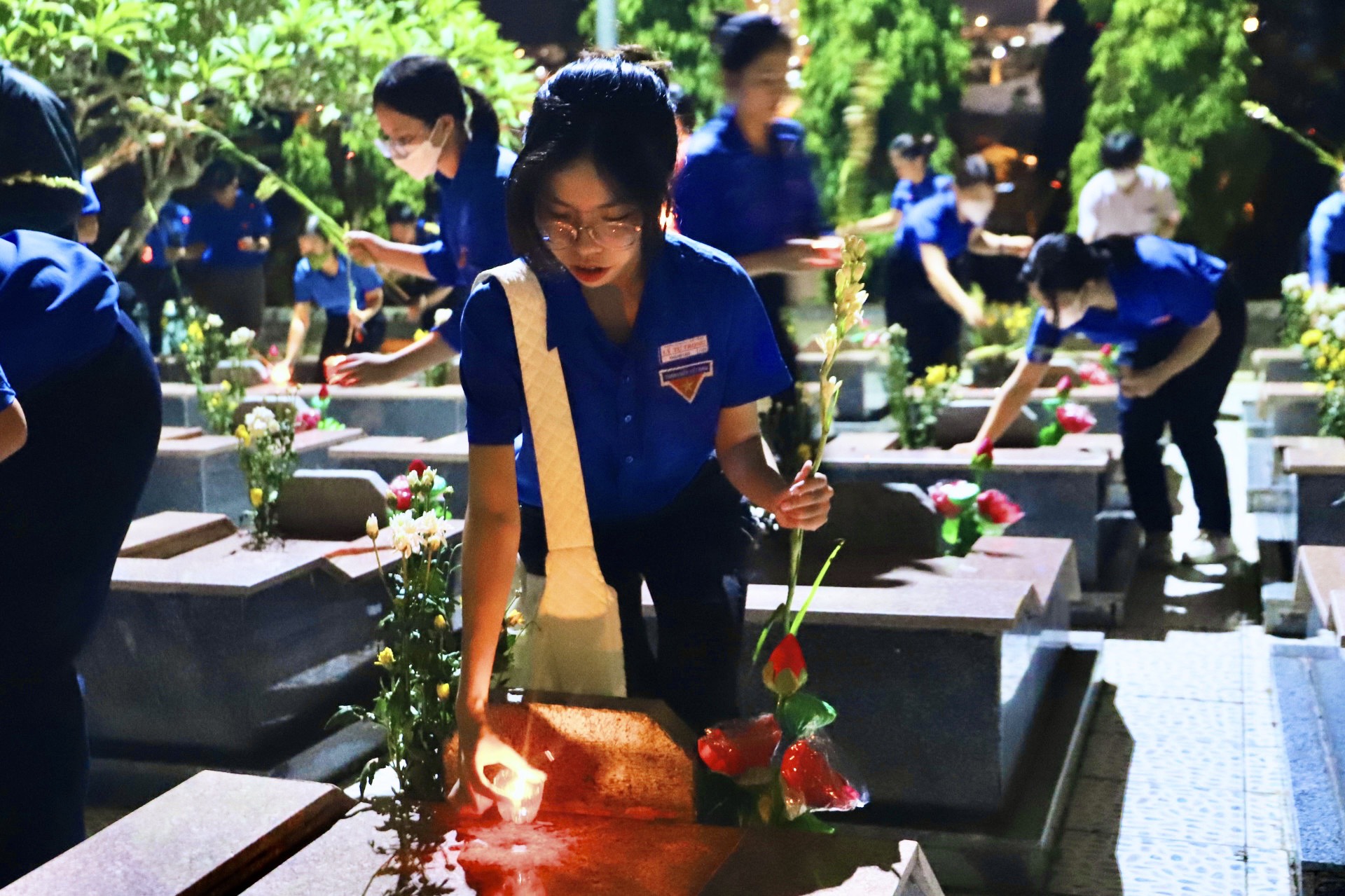 Giới trẻ Nha Trang thắp nến tri ân dịp kỷ niệm 76 năm Ngày Thương binh - Liệt sĩ