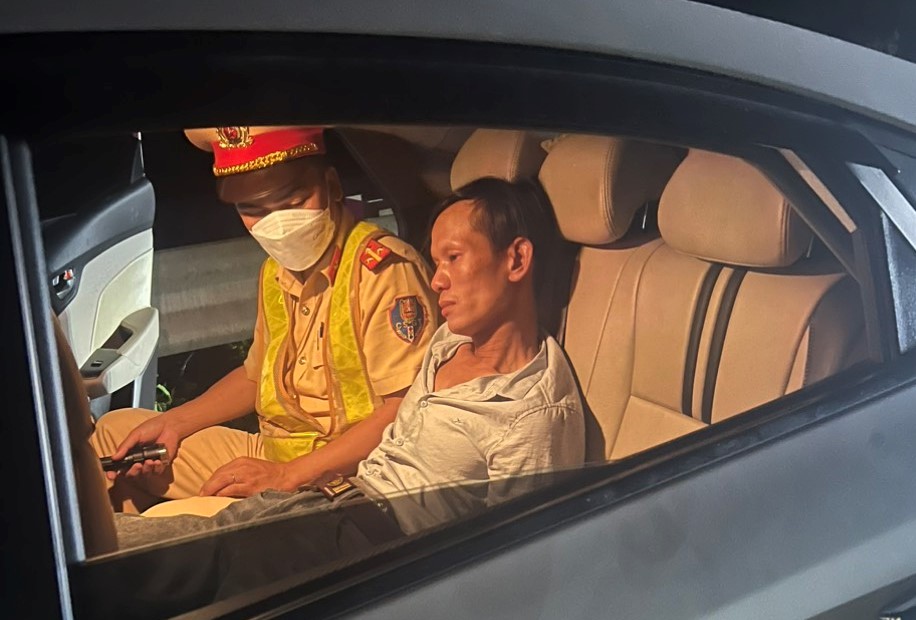 Cảnh sát giao thông Quảng Trị bắt giữ đối tượng vận chuyển 6.000 viên ma túy