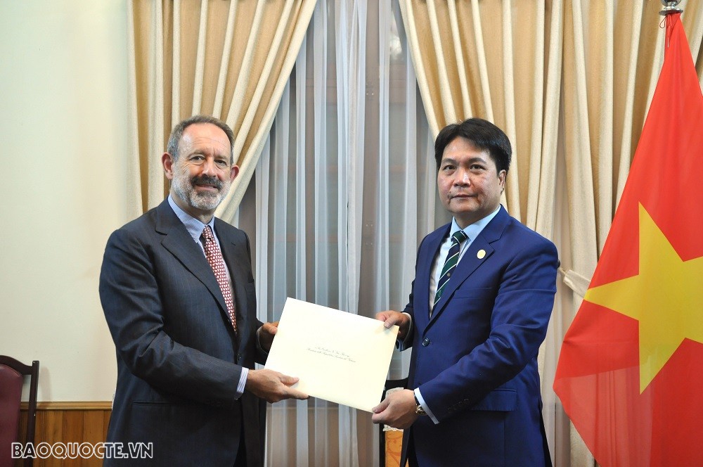 Tiếp nhận bản sao Ủy nhiệm thư bổ nhiệm Đại sứ Italy và Hàn Quốc tại Việt Nam