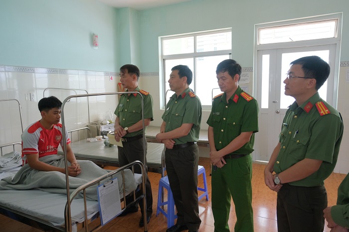 Xông vào trụ sở, chém trọng thương trung uý công an ở Lâm Đồng