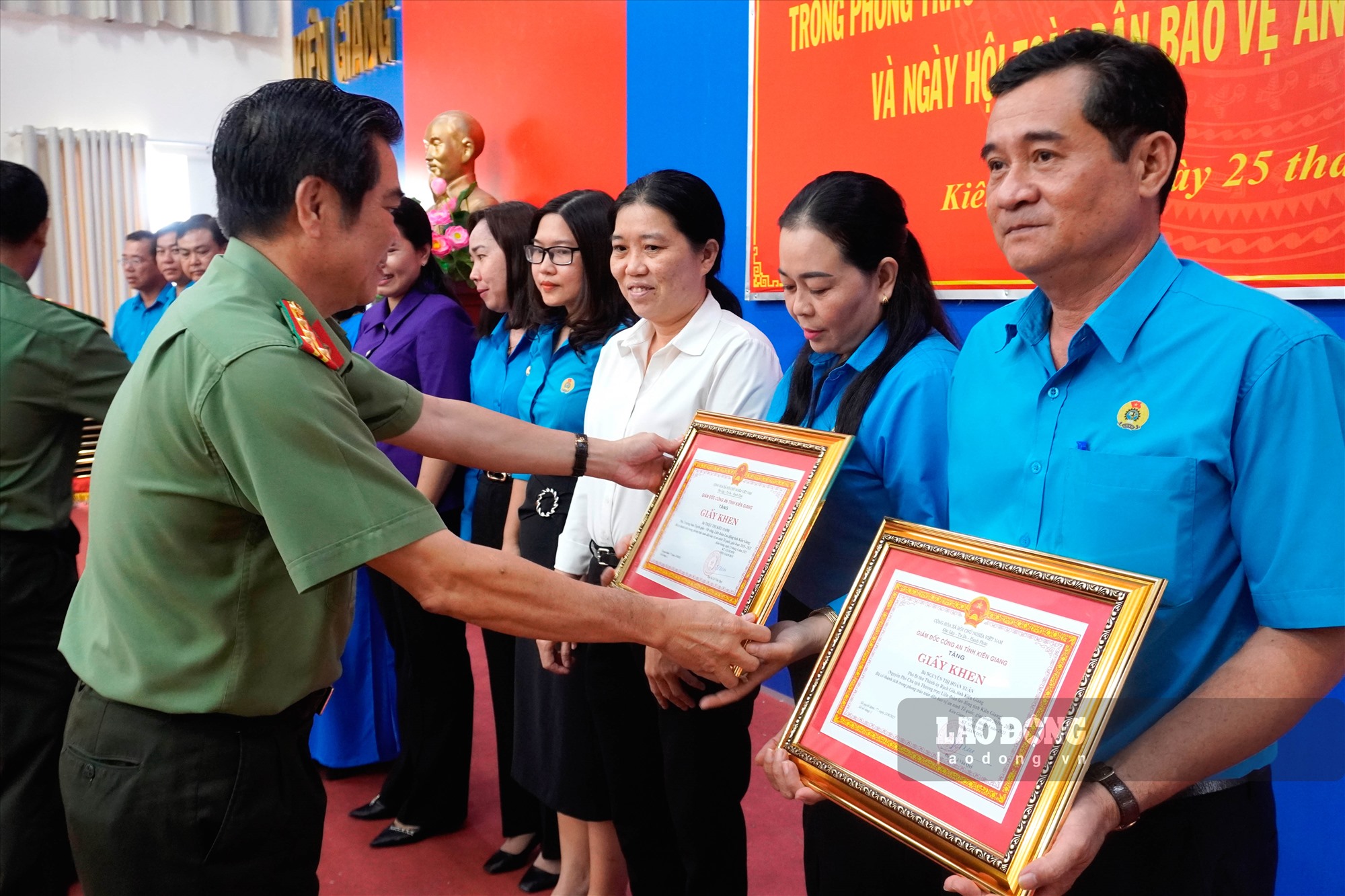 Biểu dương điển hình tiên tiến tham gia bảo vệ an ninh Tổ quốc