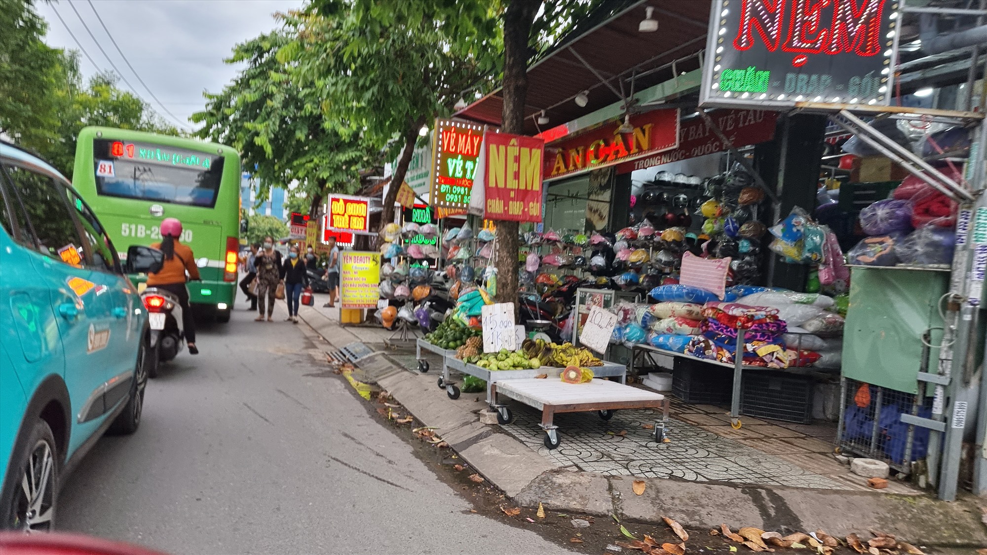 Quận Bình Tân, TP Hồ Chí Minh vào cuộc xử lý lấn chiếm lòng, lề đường