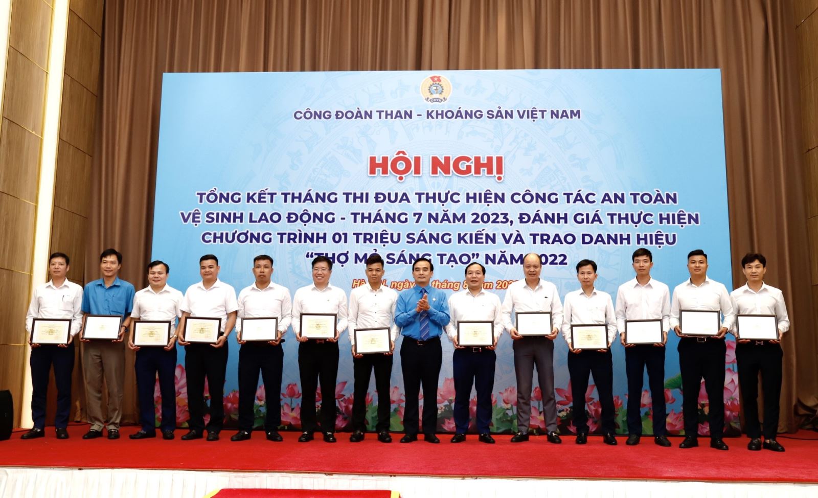 TKV tôn vinh 227 thợ mỏ có thành tích cao chào mừng Đại hội Công đoàn