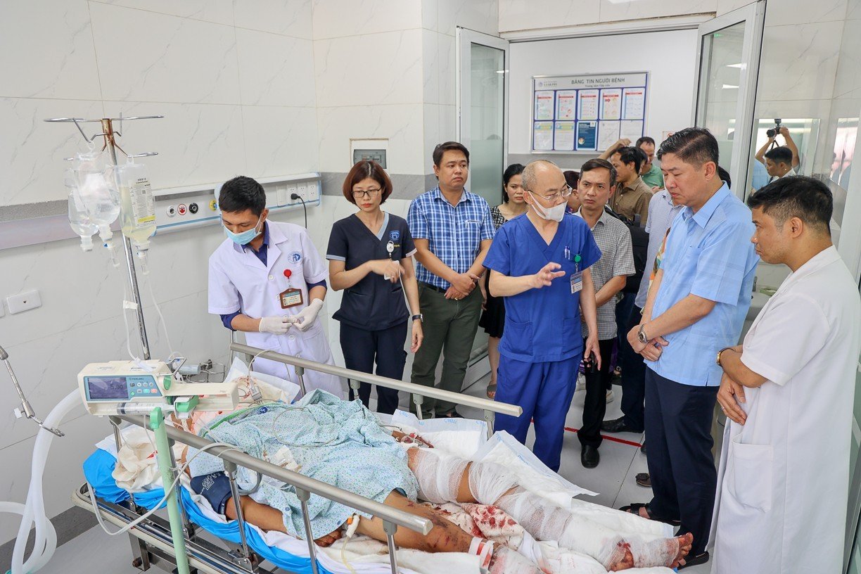 2 nạn nhân vụ nổ khí gas ở Hà Nội được chuyển sang Bệnh viện Bỏng quốc gia