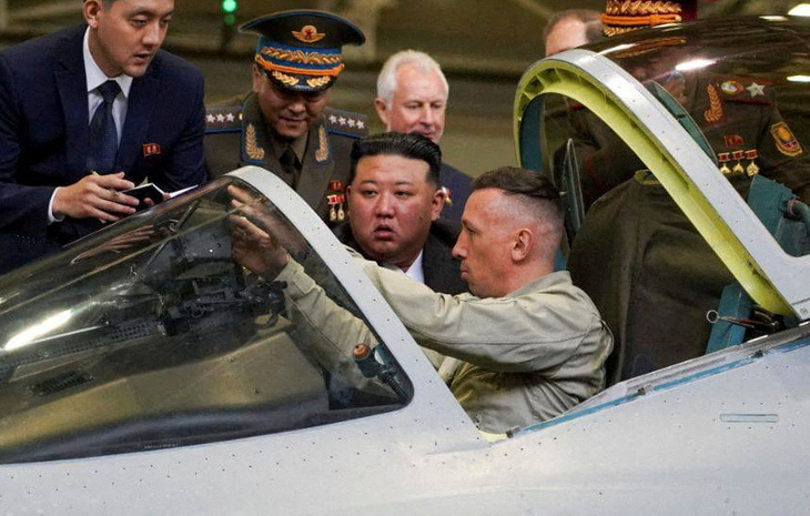 Ông Kim Jong Un thăm nhà máy sản xuất máy bay chiến đấu ở Nga