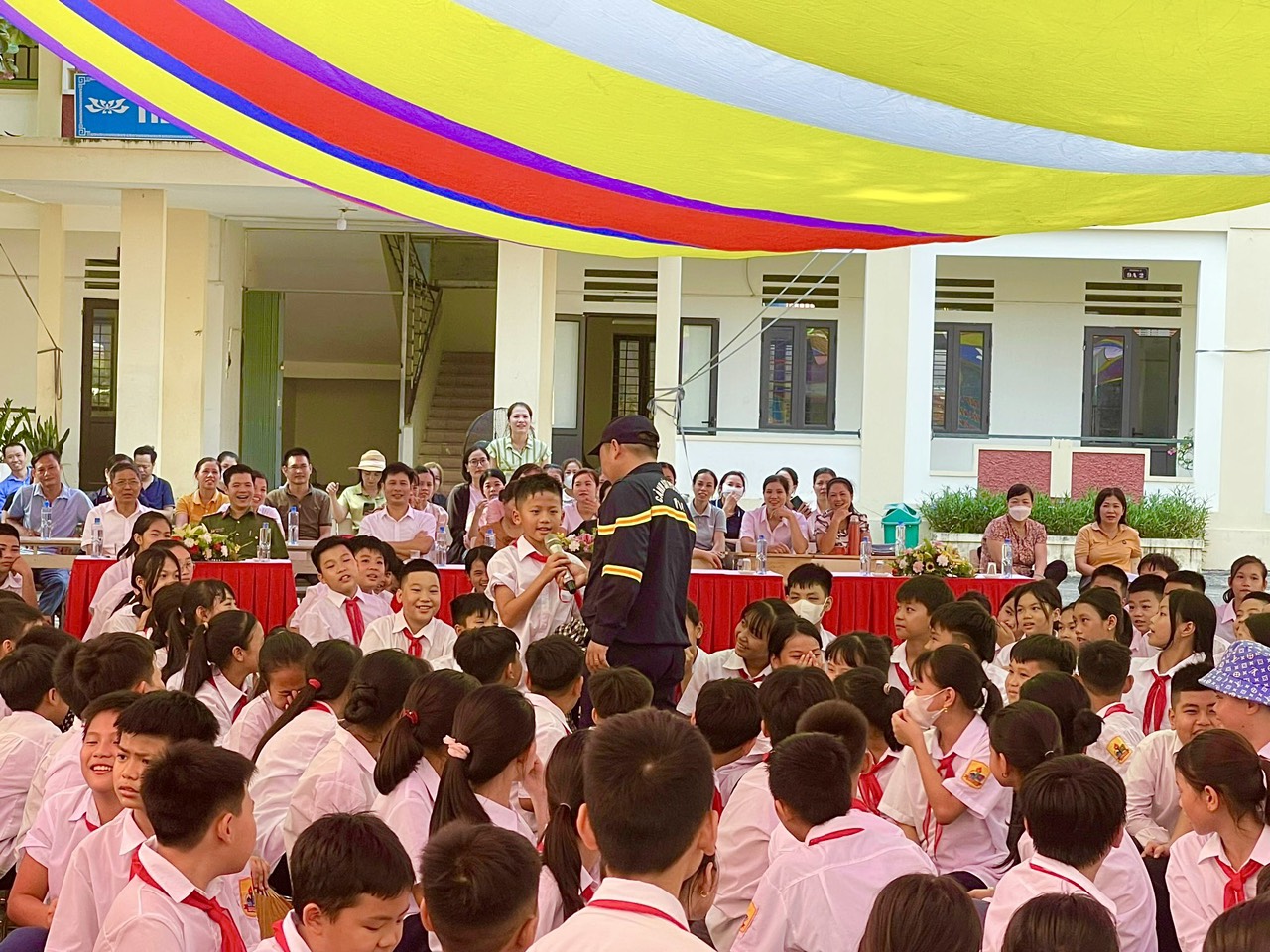 Công đoàn trường học phối hợp tuyên truyền kỹ năng phòng cháy chữa cháy