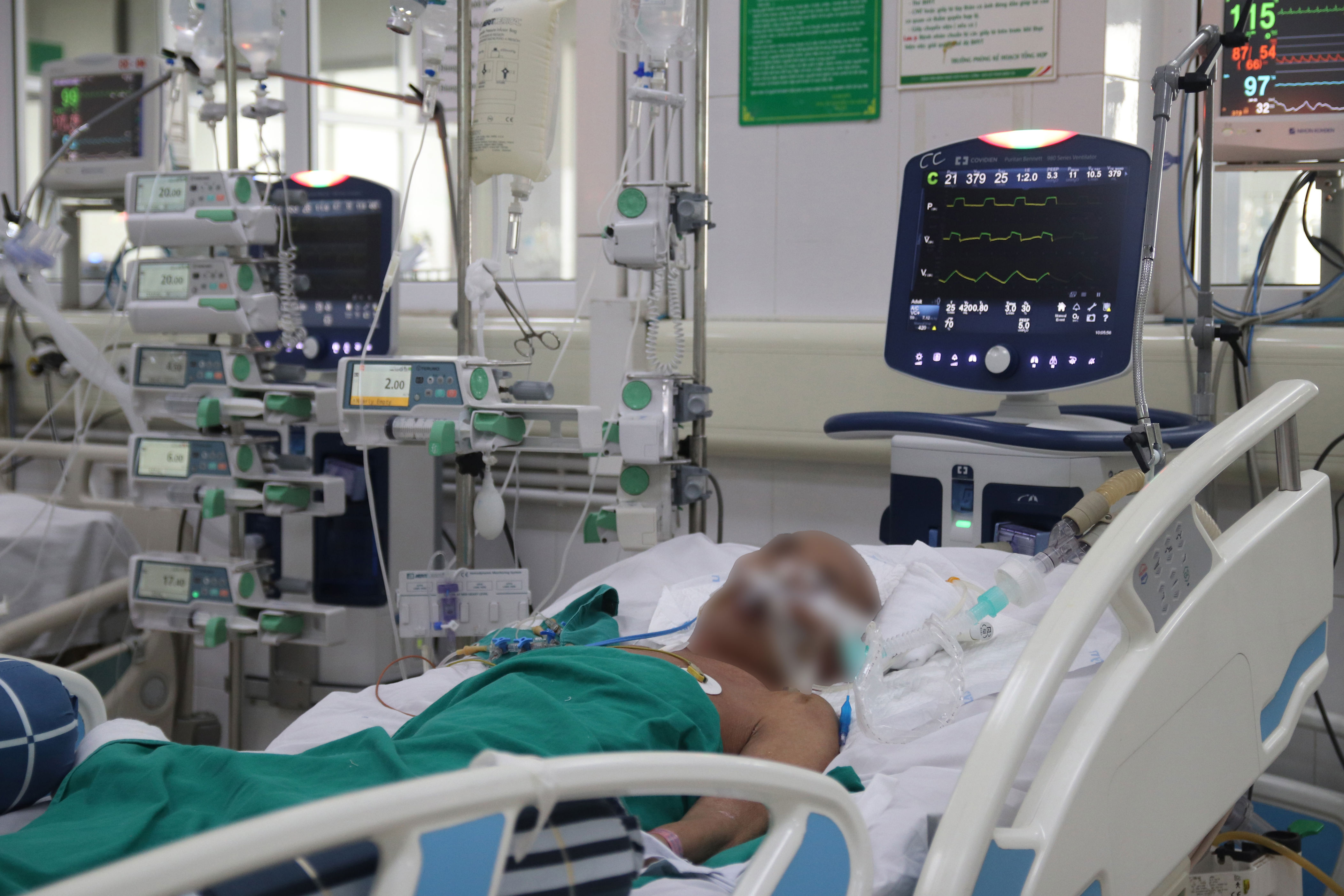 Sốt xuất huyết ở Hà Nội lập đỉnh, có bệnh nhân nguy kịch phải thở máy