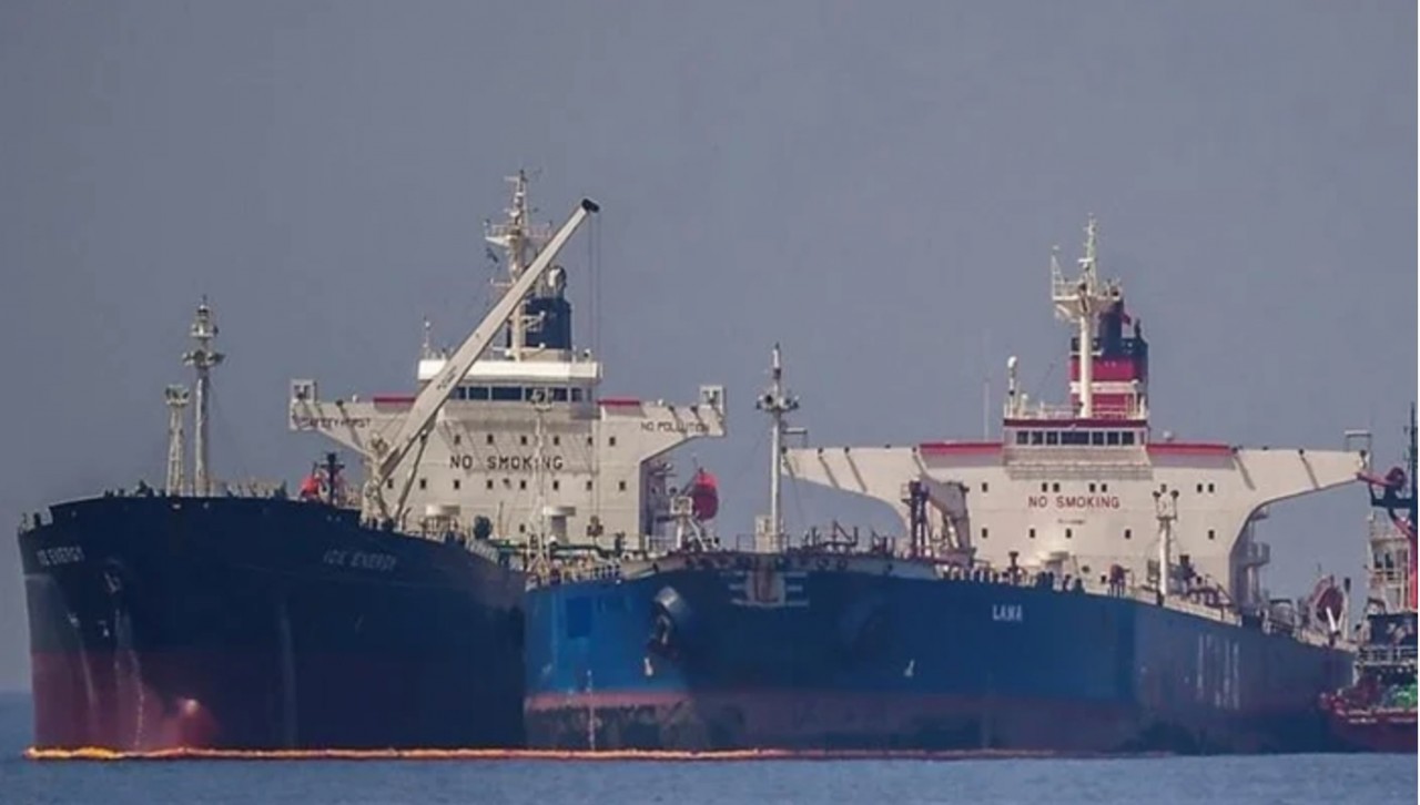 Hải quân Iran bắt giữ tàu 'chở lậu' nhiên liệu ở vùng Vịnh