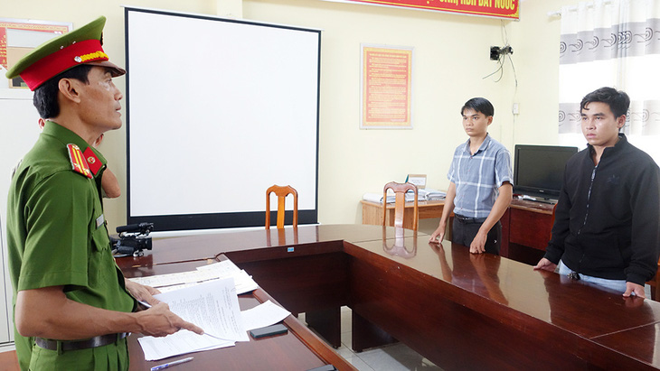 Bắt 2 người làm giả tài liệu, văn bằng bán cho sinh viên ở An Giang