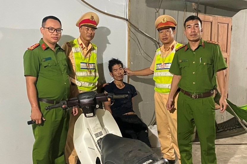 Cảnh sát giao thông đuổi bắt đối tượng trộm cắp xe máy ở Hải Phòng