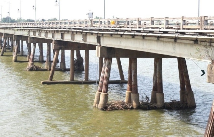 Để lại xe đạp giữa cầu, người phụ nữ gieo mình xuống sông Thu Bồn tự tử