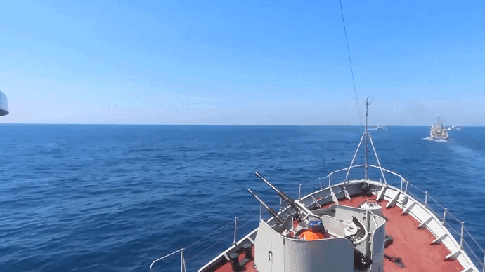 Tàu chiến Vùng 3 Hải quân kiểm tra bắn đạn thật trên không, trên biển