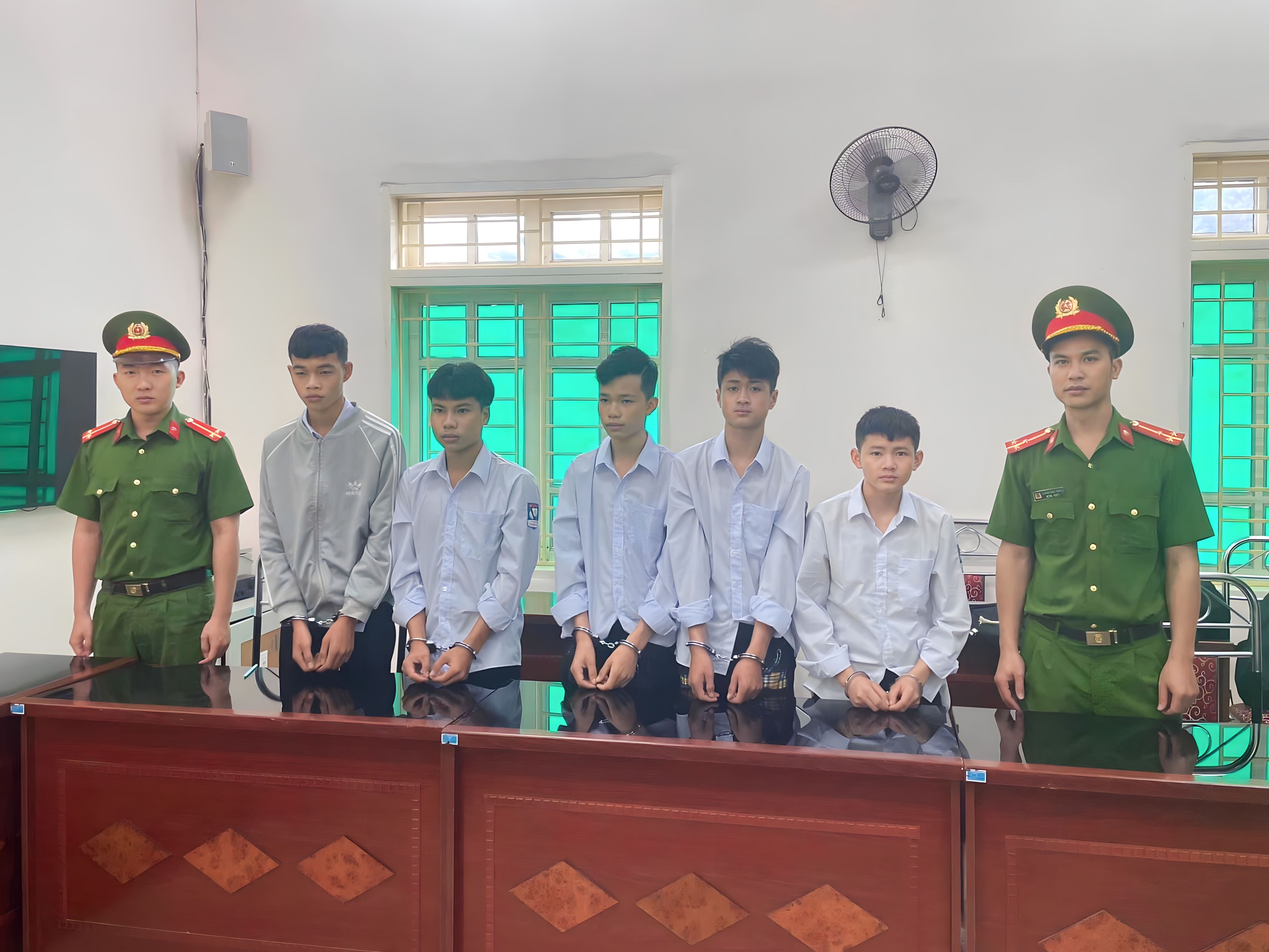 Bắt nhóm 7 thiếu niên vô cớ chặn đánh, giết người ở Sơn La