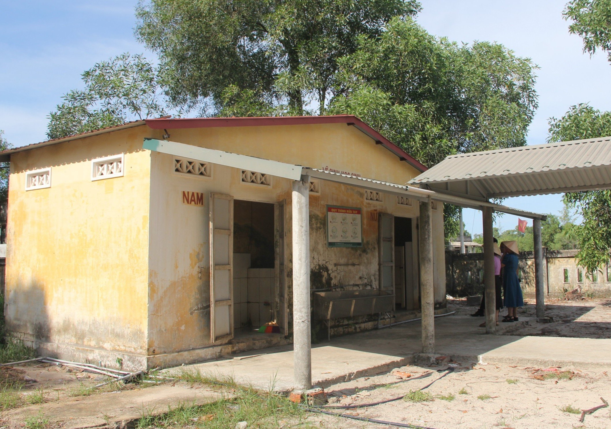 Quảng Trị kiểm tra việc xã hội hóa sửa nhà vệ sinh trường học tại Gio Linh