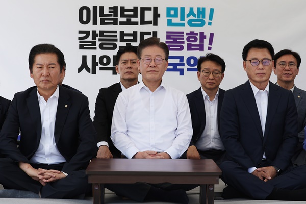 Chủ tịch Đảng Dân chủ đối lập ở Hàn Quốc ngừng tuyệt thực