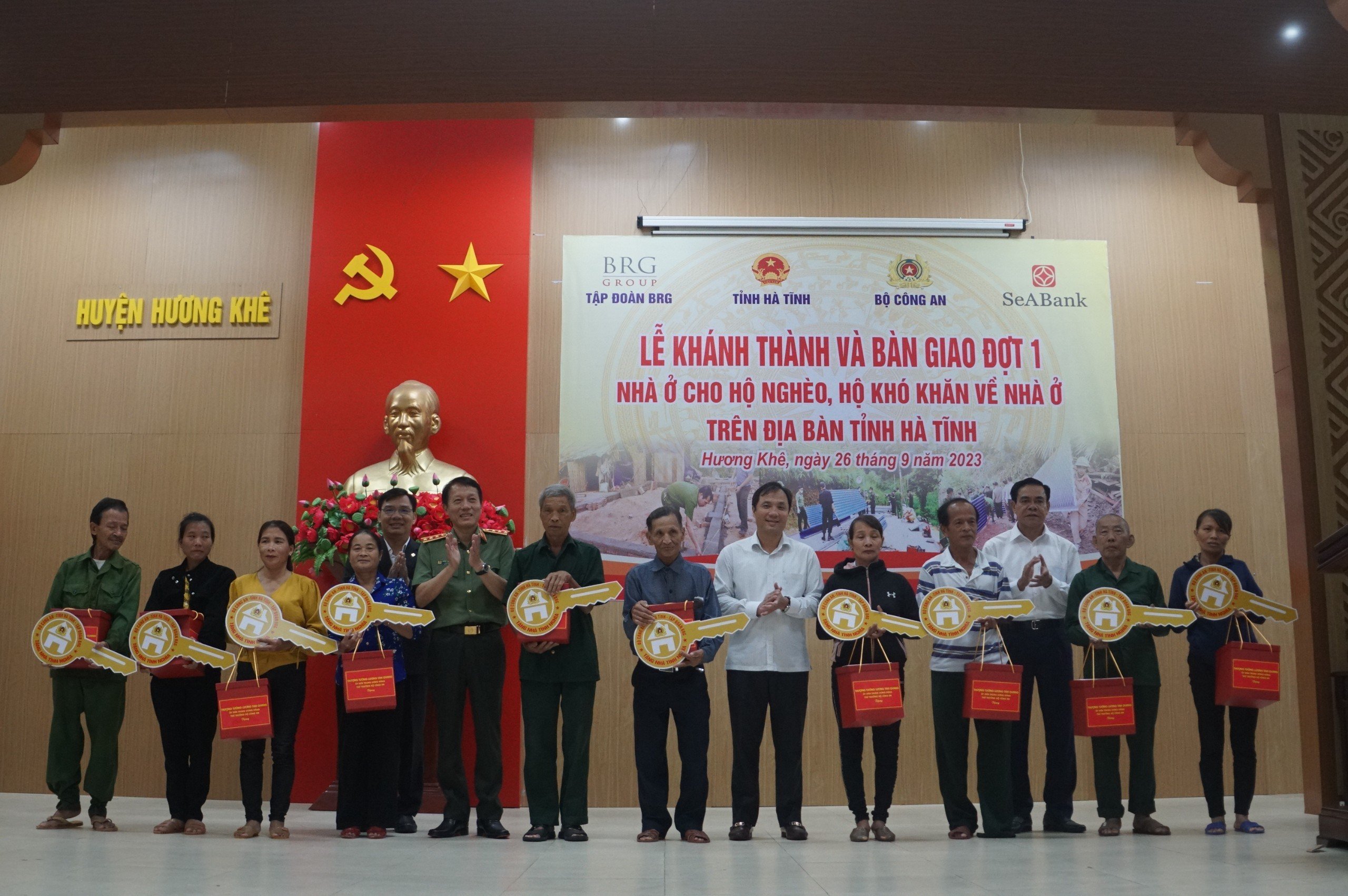 Bàn giao 600 ngôi nhà cho hộ nghèo tại Hà Tĩnh