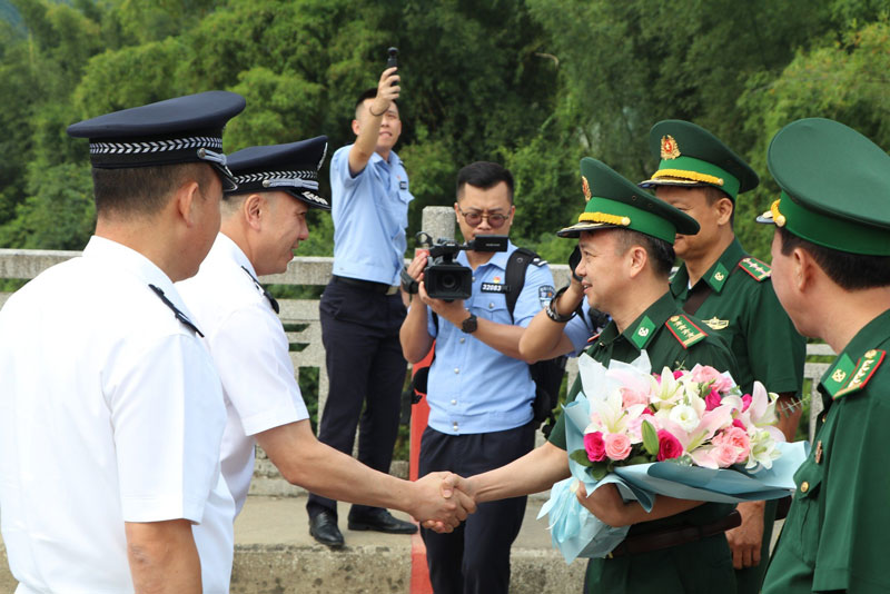 Bộ đội Biên phòng 4 tỉnh giao lưu với lực lượng biên phòng Trung Quốc