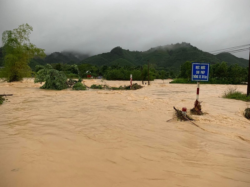 Mưa lớn ở Thanh Hóa làm ngập lụt chia cắt nhiều nơi, 1 người mất tích
