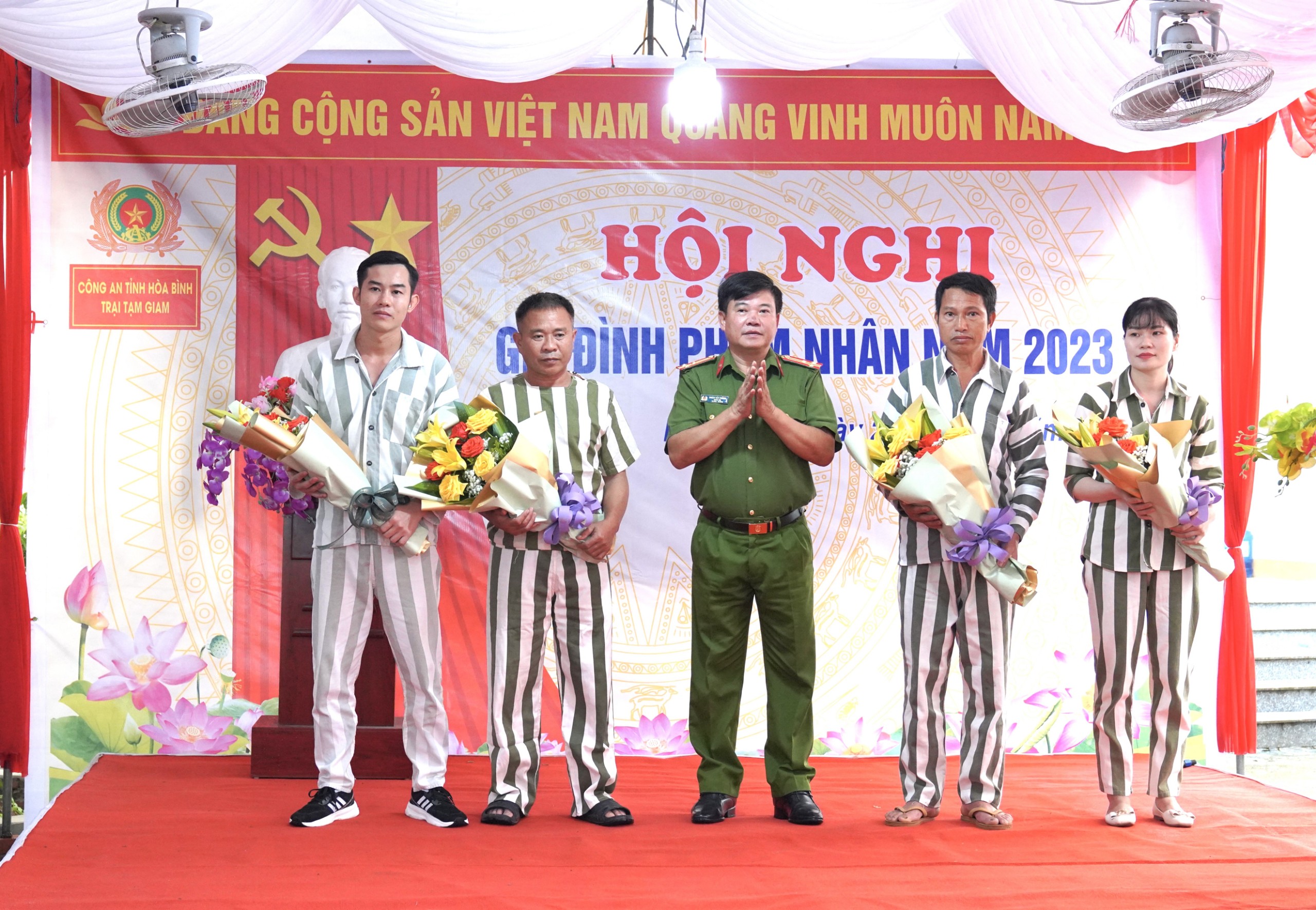 Bữa cơm hạnh phúc của phạm nhân trong Trại Tạm giam