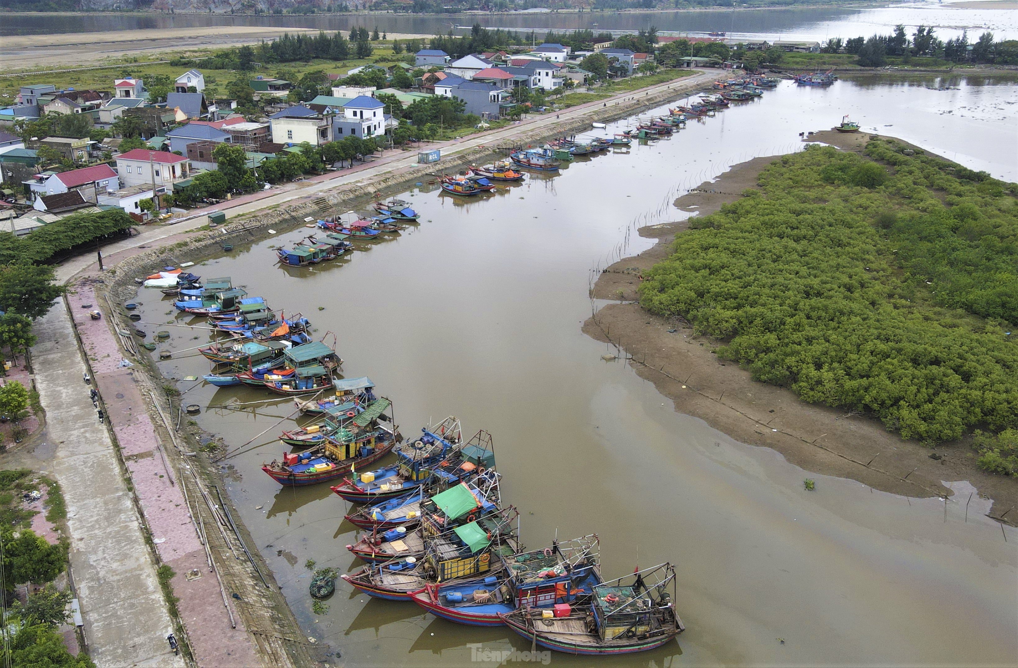 Ngư dân Hà Tĩnh vươn khơi thu 'lộc biển' sau đợt mưa lớn