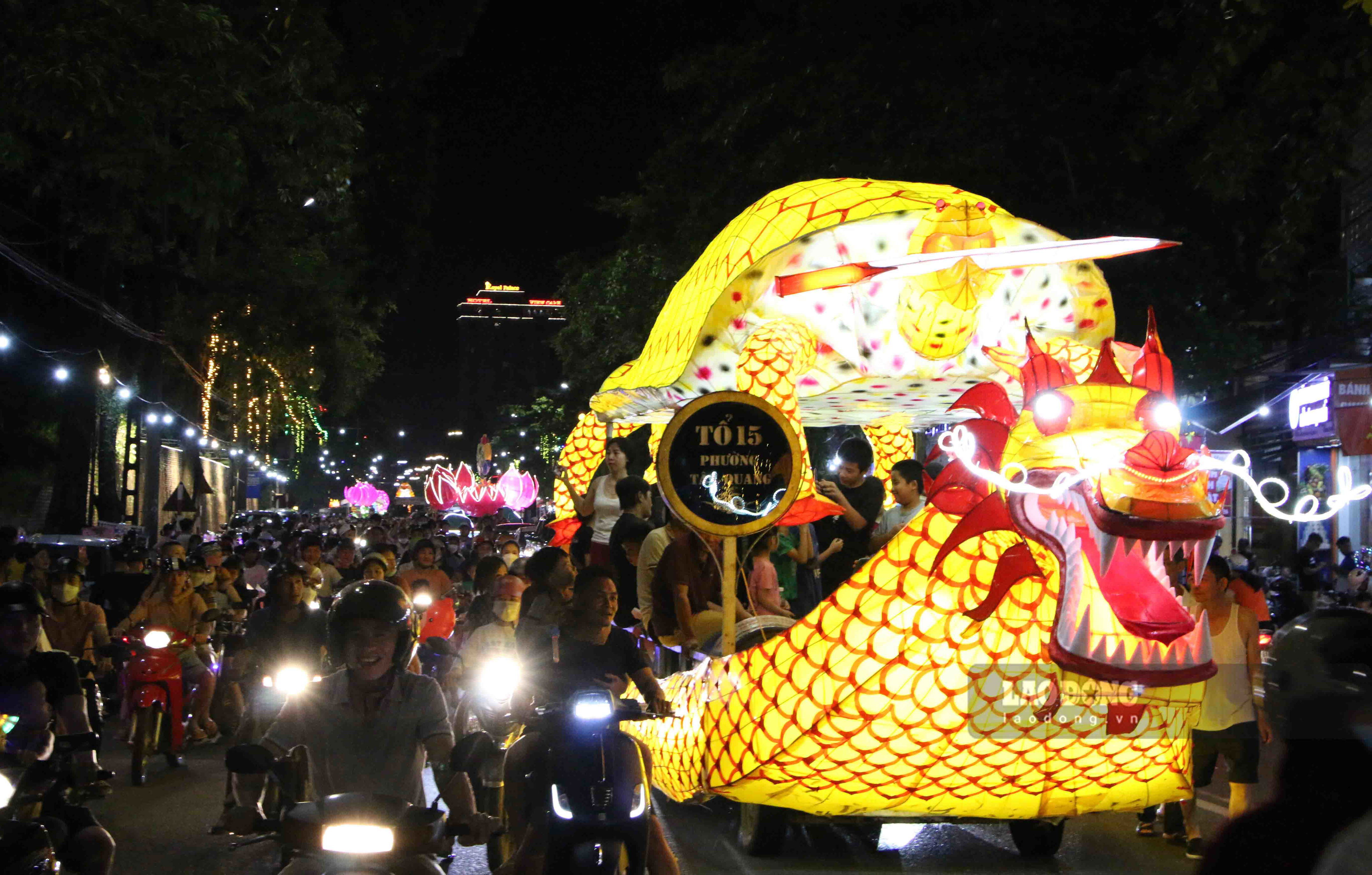 Yêu cầu dừng diễn diễu mô hình đèn Trung thu trên đường phố Tuyên Quang