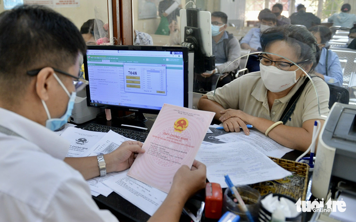Quận Tân Phú: Báo cáo hồ sơ cấp sổ đỏ đúng hẹn 100%, thanh tra phát hiện 80% trễ hạn