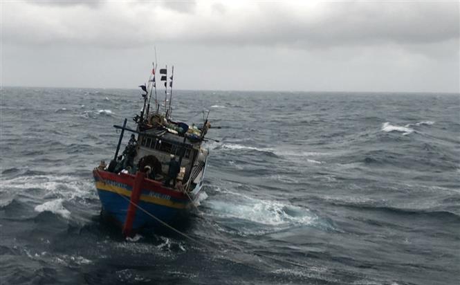 Quảng Trị: Triển khai phương án giải cứu tàu cá bị trôi dạt, mắc cạn