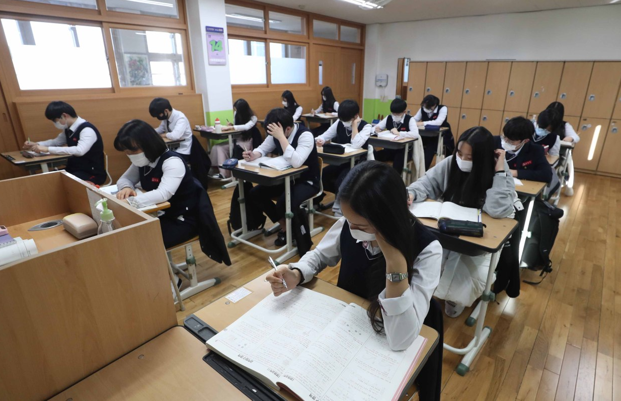 Hàn Quốc tính giảm số môn thi vào đại học