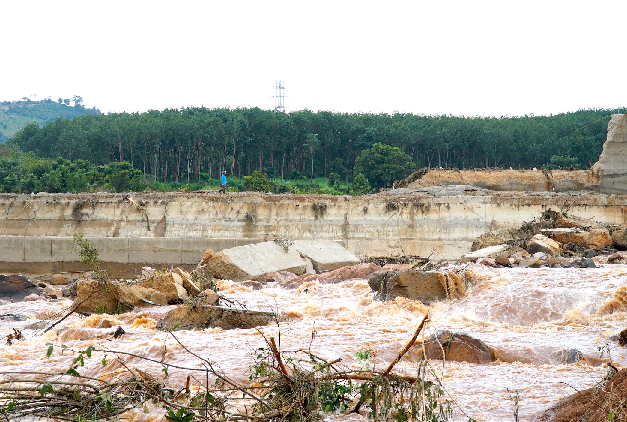 Tin mới vụ vỡ tường đập thủy điện ở Gia Lai
