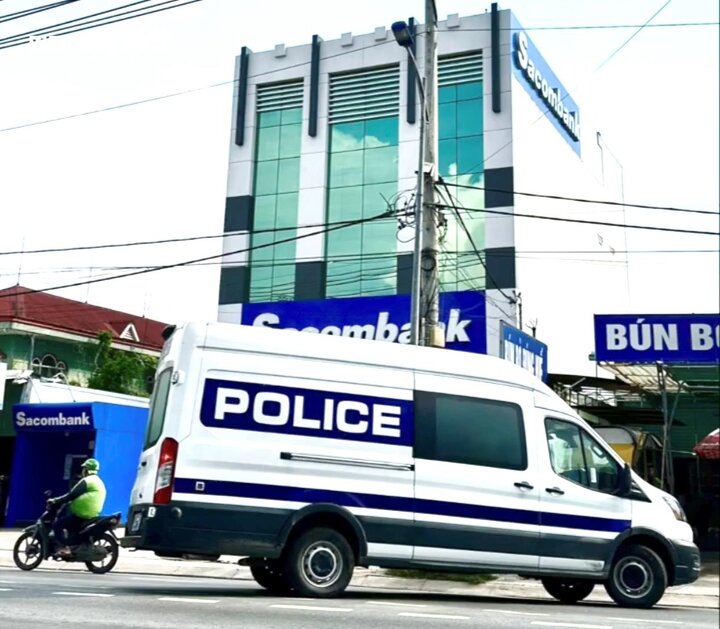 TP.HCM: Phòng giao dịch ngân hàng nghi bị cướp đã hoạt động trở lại