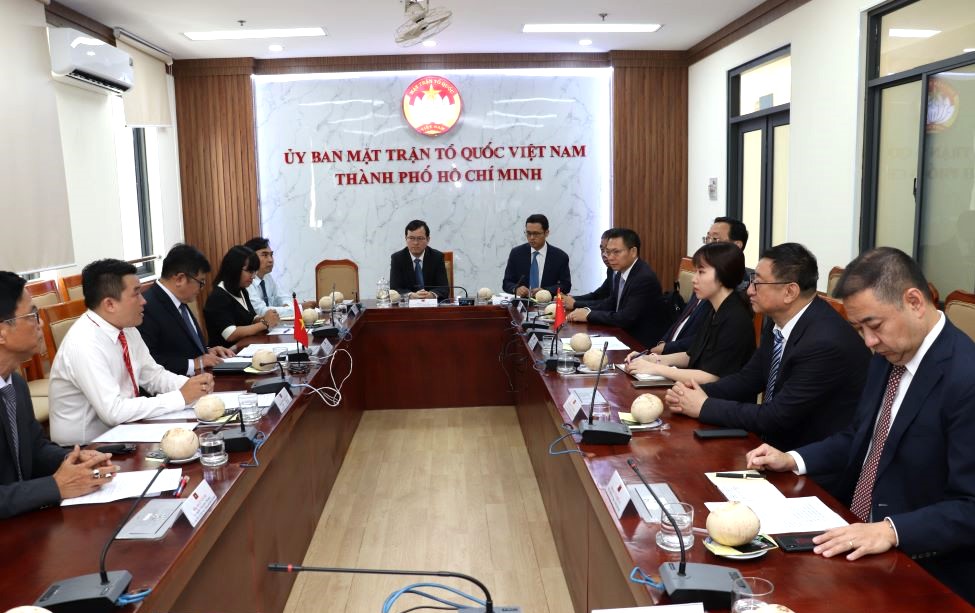 Đoàn đại biểu Hội nghị Hiệp thương Chính trị nhân dân tỉnh Liêu Ninh, Trung Quốc thăm, làm việc tại TPHCM