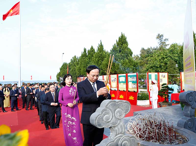 Tỉnh Quảng Ninh tổ chức lễ báo công dâng Bác nhân dịp tròn 60 năm tuổi