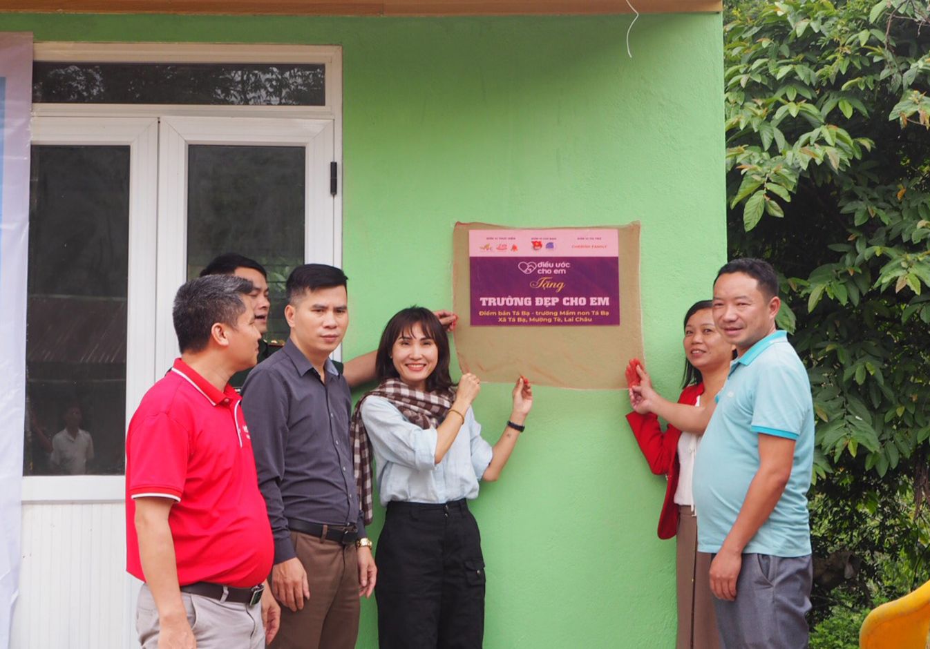 Bàn giao công trình phòng học cho học sinh dân tộc La Hủ ở Lai Châu