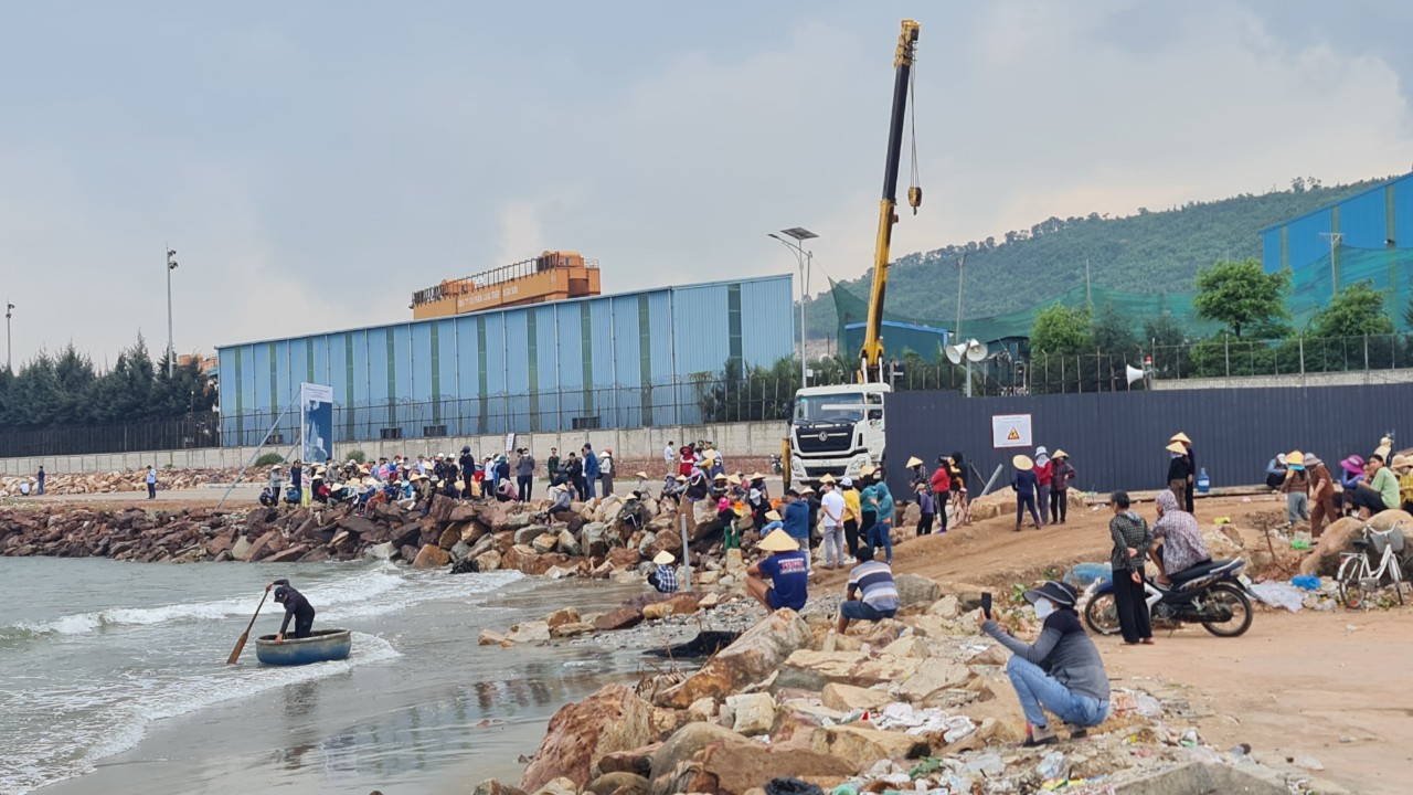 Vụ án ‘hàng trăm người mang băng rôn phản đối xây dựng cảng container Long Sơn’: Khám xét khẩn cấp, thu nhiều tài liệu