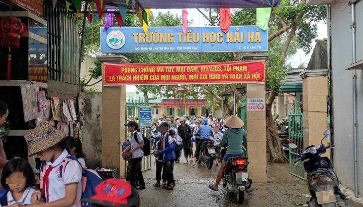 Phản đối xây cảng Long Sơn: Phụ huynh ép hơn 100 học sinh nghỉ học