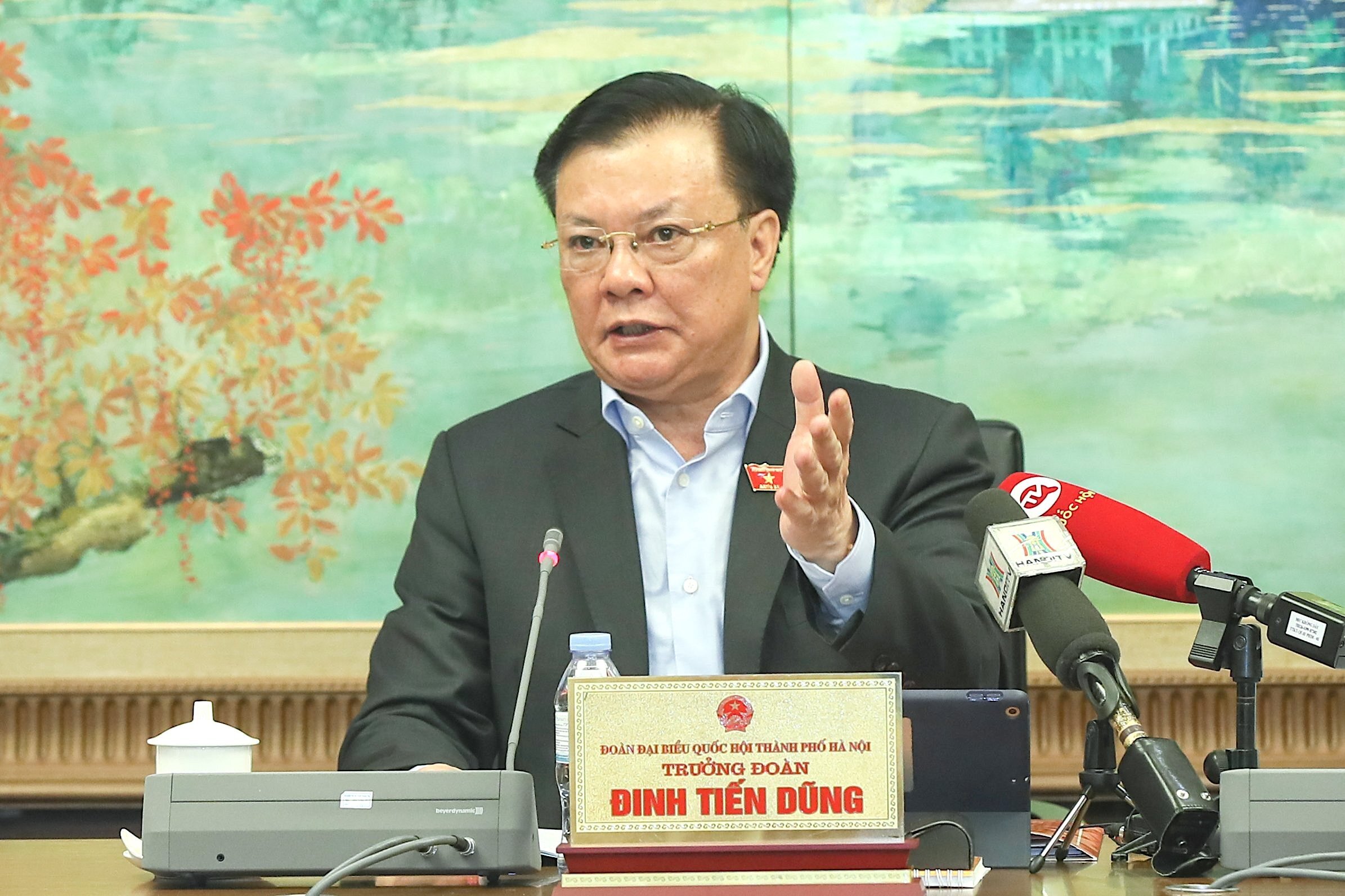 Bí thư Hà Nội thừa nhận Thủ đô gặp khó di dời các trường đại học, bệnh viện