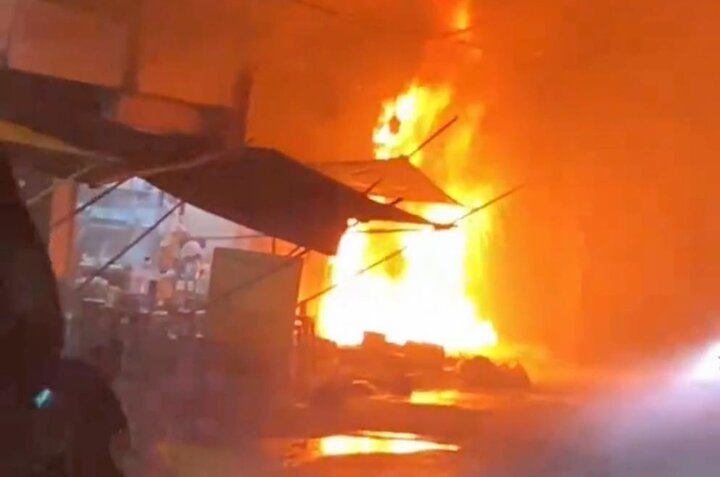 Hỏa hoạn lúc nửa đêm, 3 ki ốt bốc ở Hà Nội bị thiêu rụi