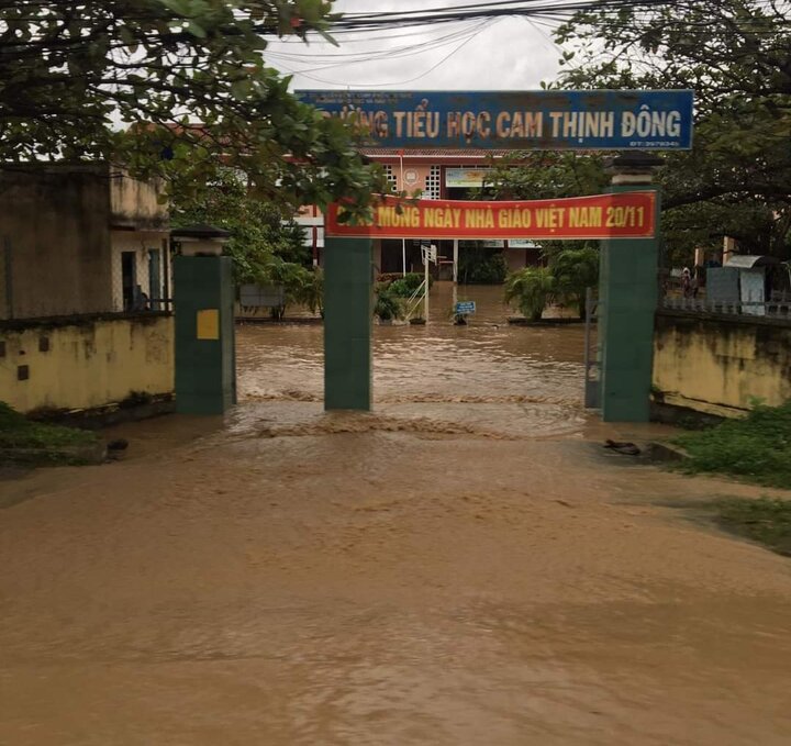 Khánh Hòa: Nhiều tuyến đường, ngôi nhà tại TP Cam Ranh ngập sâu sau mưa lớn