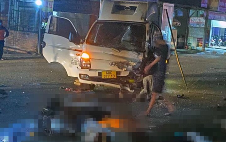 Xe tải va chạm với xe máy 'kẹp 4' ở Đồng Nai, 3 người tử vong