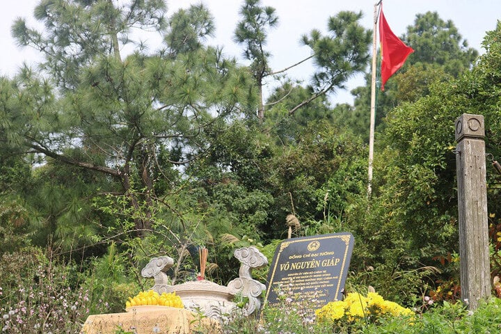 Mở lại hoạt động viếng Đại tướng Võ Nguyên Giáp tại khu mộ ở Quảng Bình