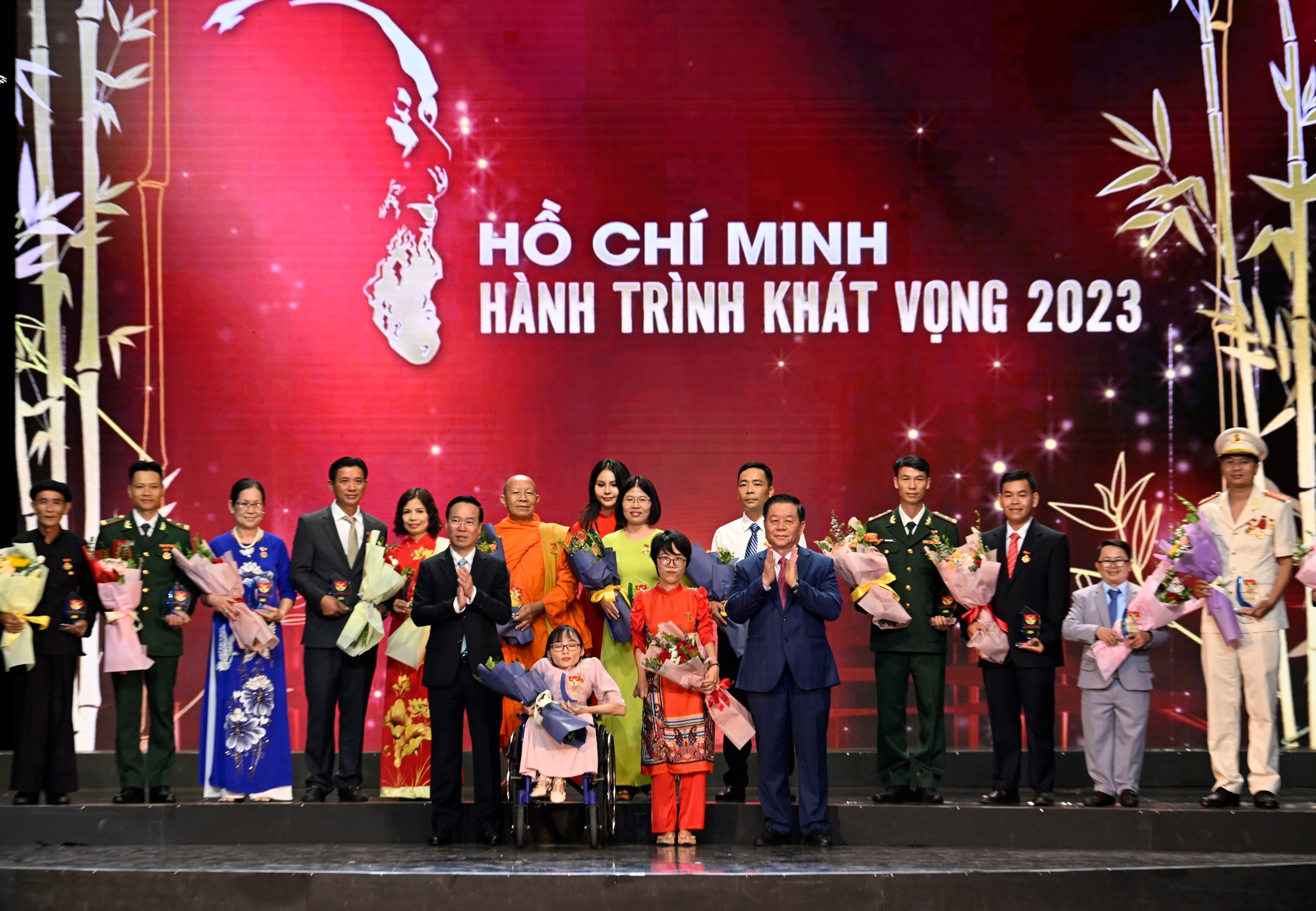 'Hồ Chí Minh - Hành trình khát vọng 2023' tôn vinh điển hình tiêu biểu toàn quốc