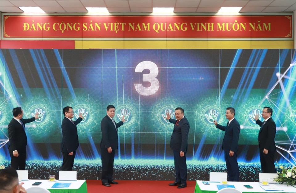 Chủ tịch Hà Nội bấm nút khai trương hệ thống vé điện tử liên thông đa phương thức