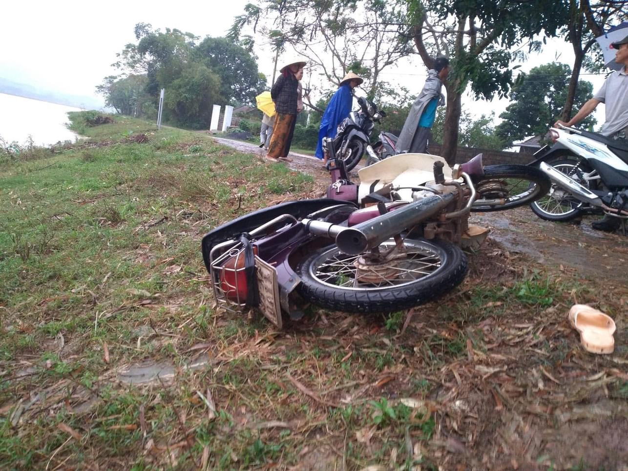 Đi xe máy từ Hà Tĩnh vào Quảng Bình, người đàn ông rơi xuống sông mất tích
