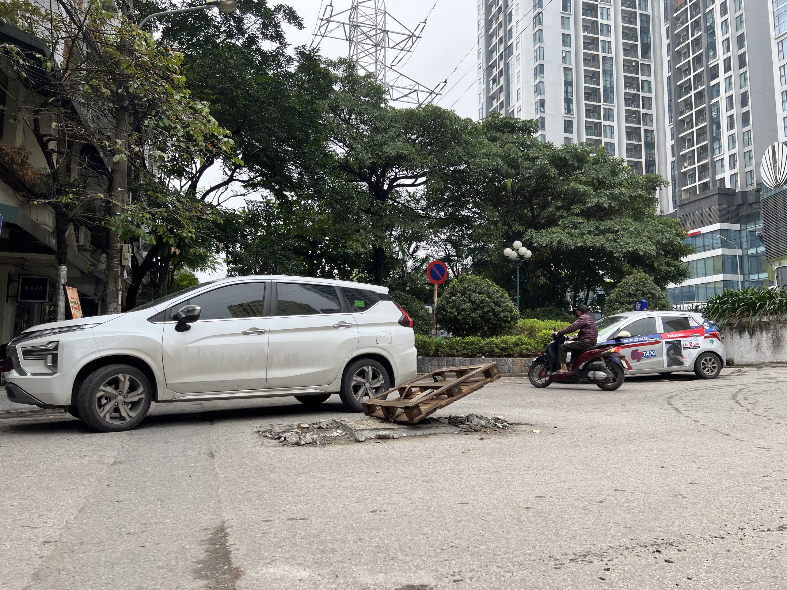 'Đại công trường' cải tạo khu đô thị Đầm Trấu ngổn ngang gần nửa năm