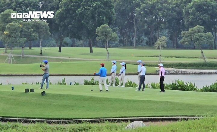 Lãnh đạo Sở ở Bắc Ninh trong 7 ngày đi chơi golf giờ hành chính tới 3 lần